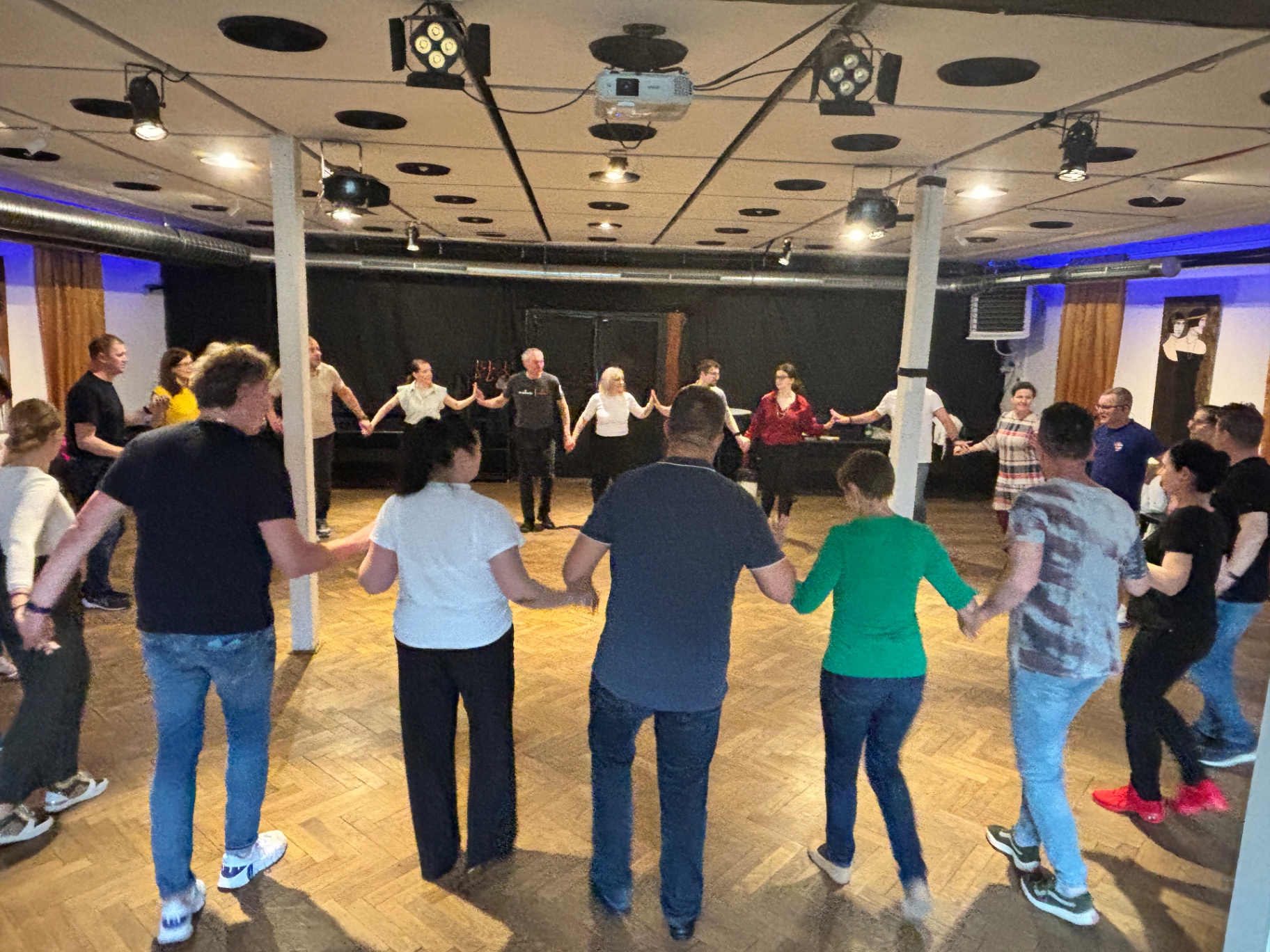 Rueda de casino v štúdiu — z druhej strany